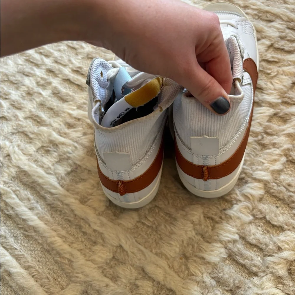 Nike blazers White and Brown High-Top Sneakers - Picture 4 of 9